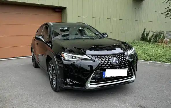 Lexus UX w BEEP.rent