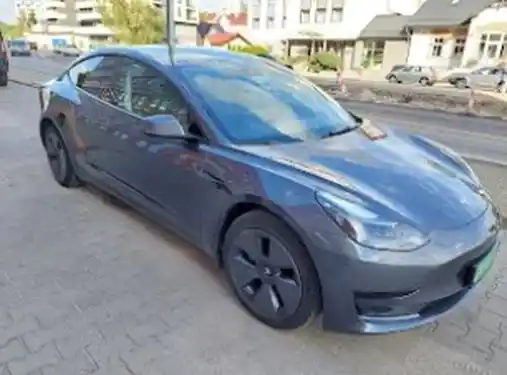 Tesla model 3 w BEEP.rent