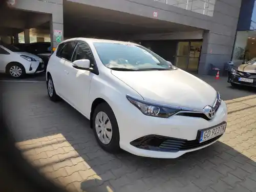 Toyota Auris w BEEP.rent