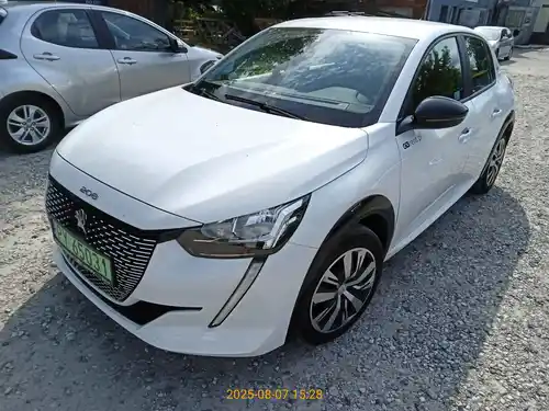 Peugeot 208-e w BEEP.rent