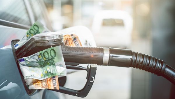 Poradnik jak obniżyć opłatę za tankowanie w wypożyczalni
